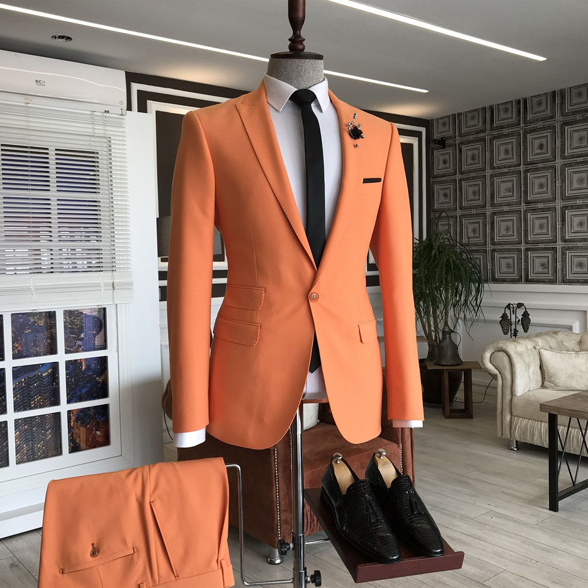 Orange Single Breasted Prom Men Suit with Peaked Lapel 2