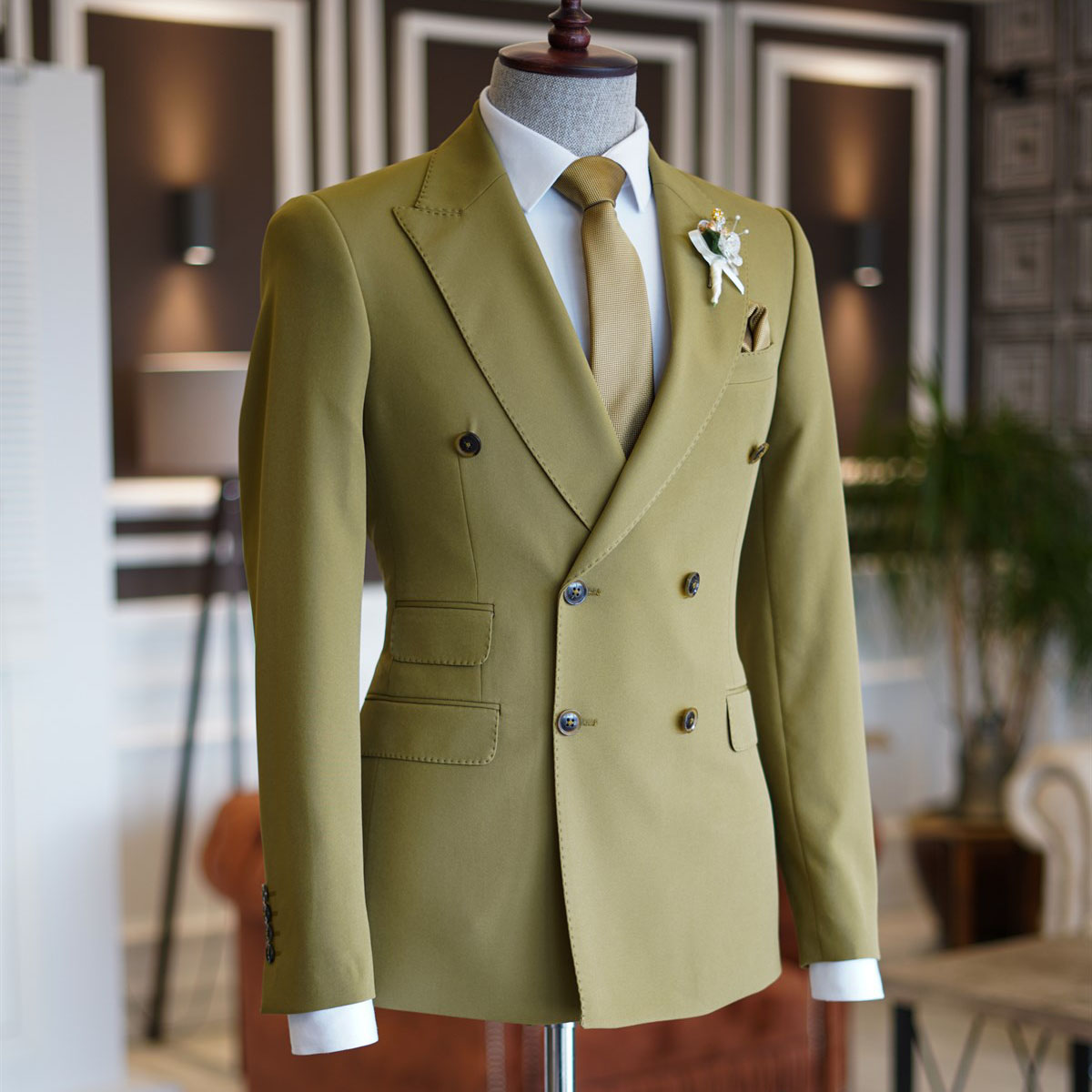 Green Double Breasted Prom Men Suit with Peaked Lapel 2