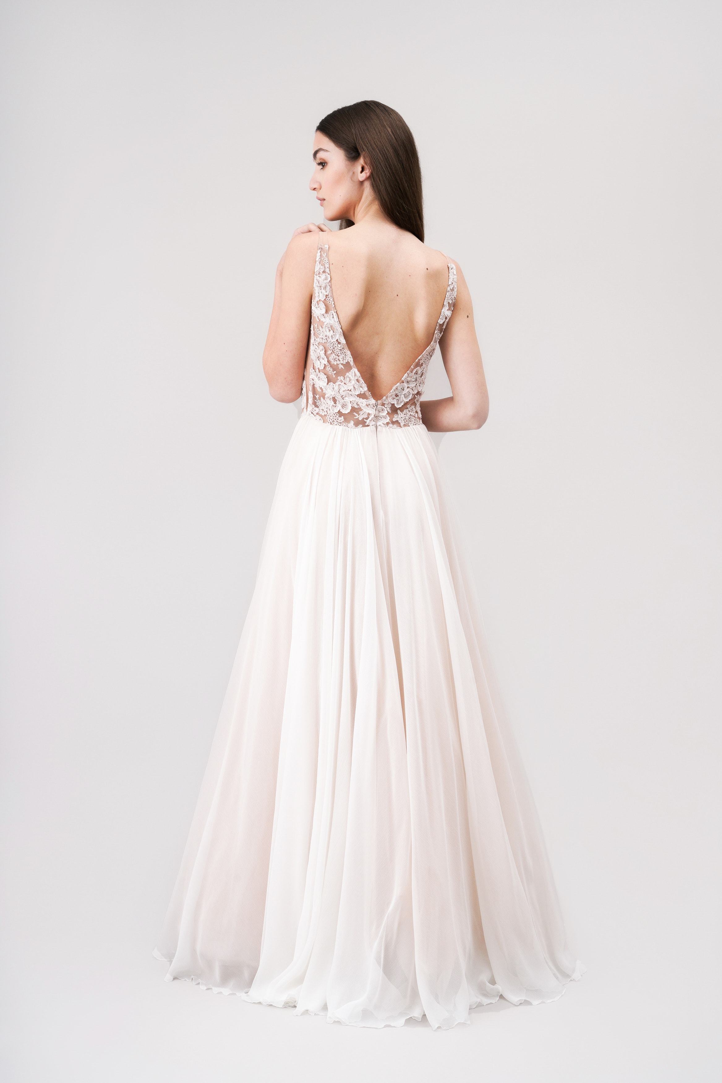 A-line V-neck Sleeveless Floor-length Tulle Bridal Dress With Appliques 2