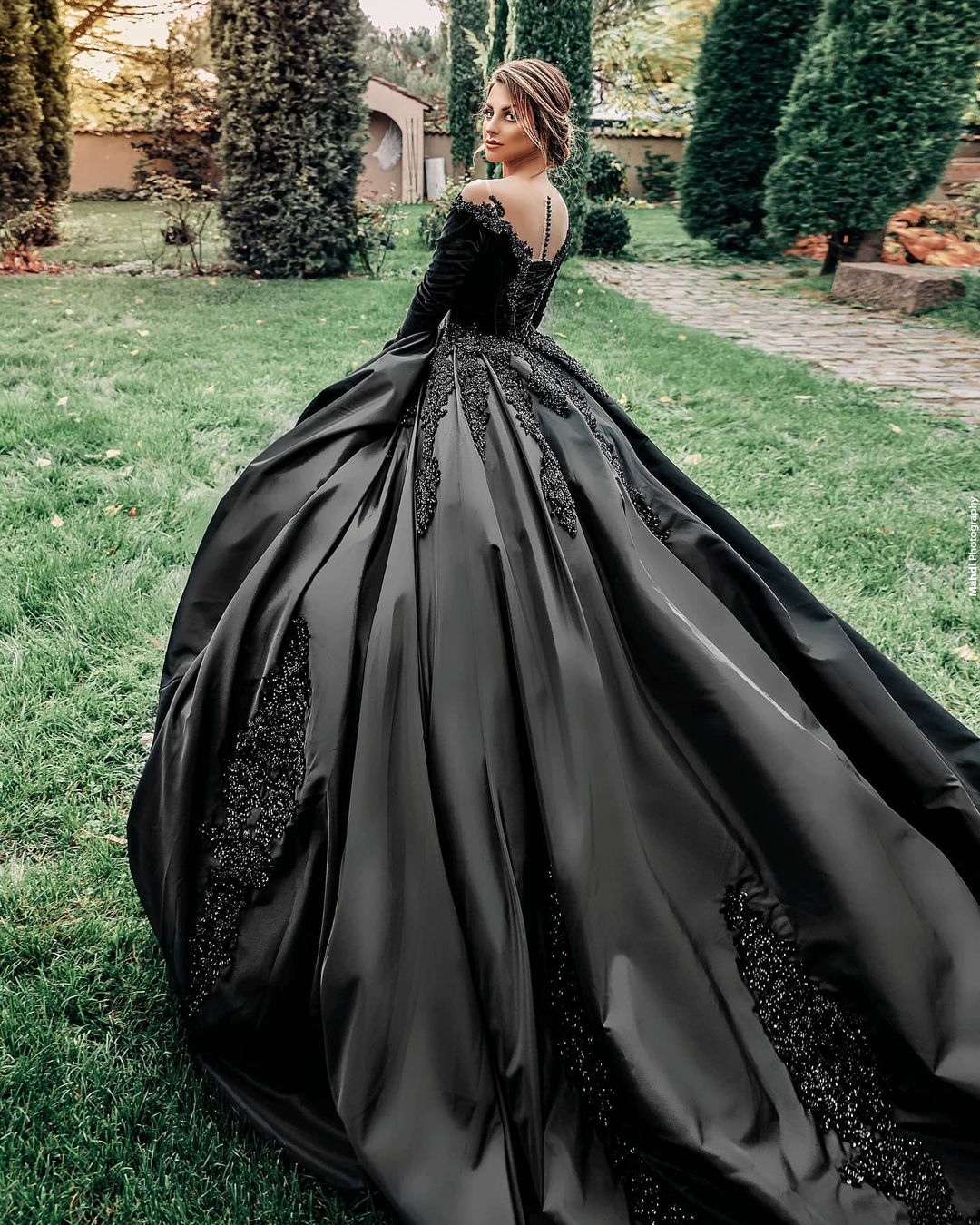 Sweetheart Neck Long Sleeves Chapel Train Satin Wedding Gown With Lace 5
