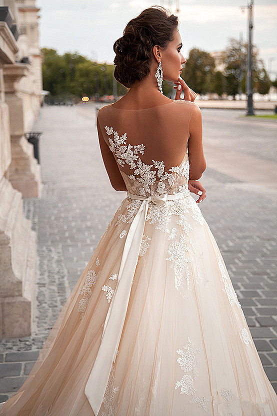 A-line Scoop Neck Sleeveless Court Train Tulle Wedding Gown With Lace 2