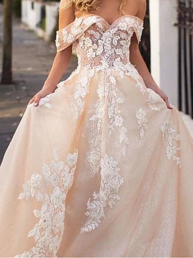 A-line Short Sleeves Court Train Lace Wedding Dress With Buttons 3