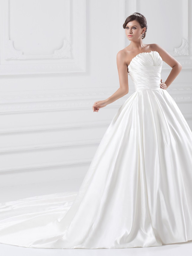 Ball Gown Strapless Sleeveless Tulle Bridal Gown With Court Train 3
