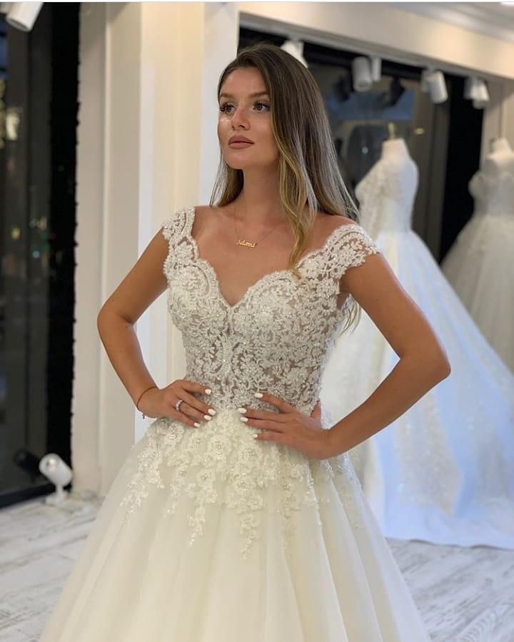 A-line V-neck Sleeveless Floor-length Tulle Wedding Dress With Lace 3