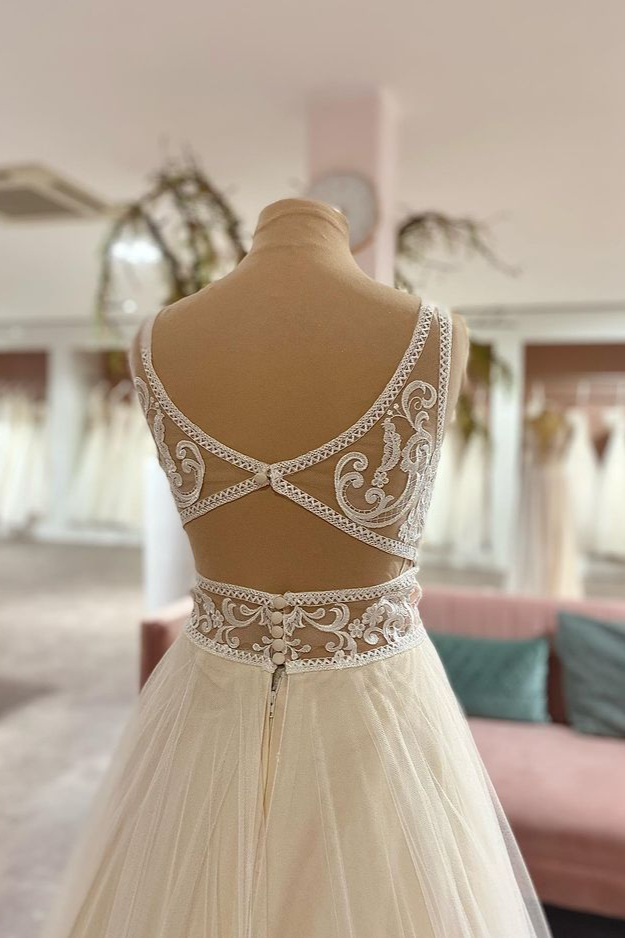 A-line Sweetheart Neck Sleeveless Sweep / Brush Train Tulle Wedding Dress With Lace 2