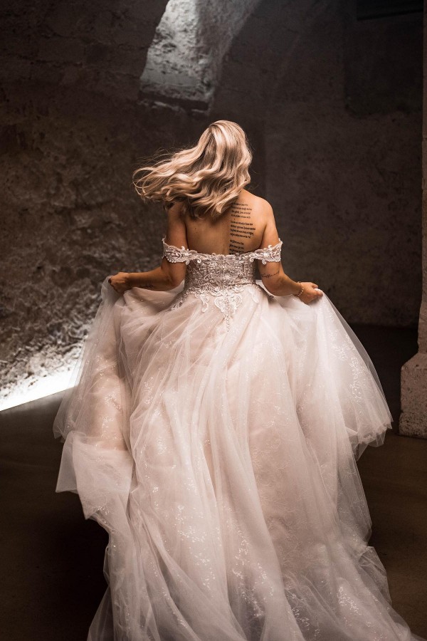 A-line Off-the-shoulder Sleeveless Chapel Train Tulle Wedding Gown With Appliques 2
