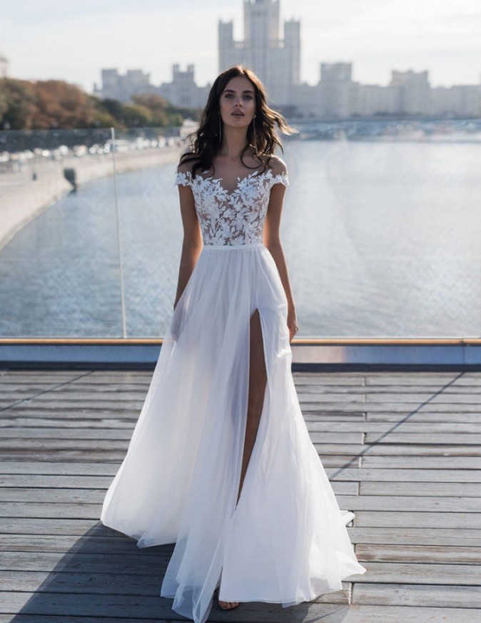 Column Jewel Neck Sleeveless Sweep / Brush Train 100D Chiffon Bridal Gown With Lace 3