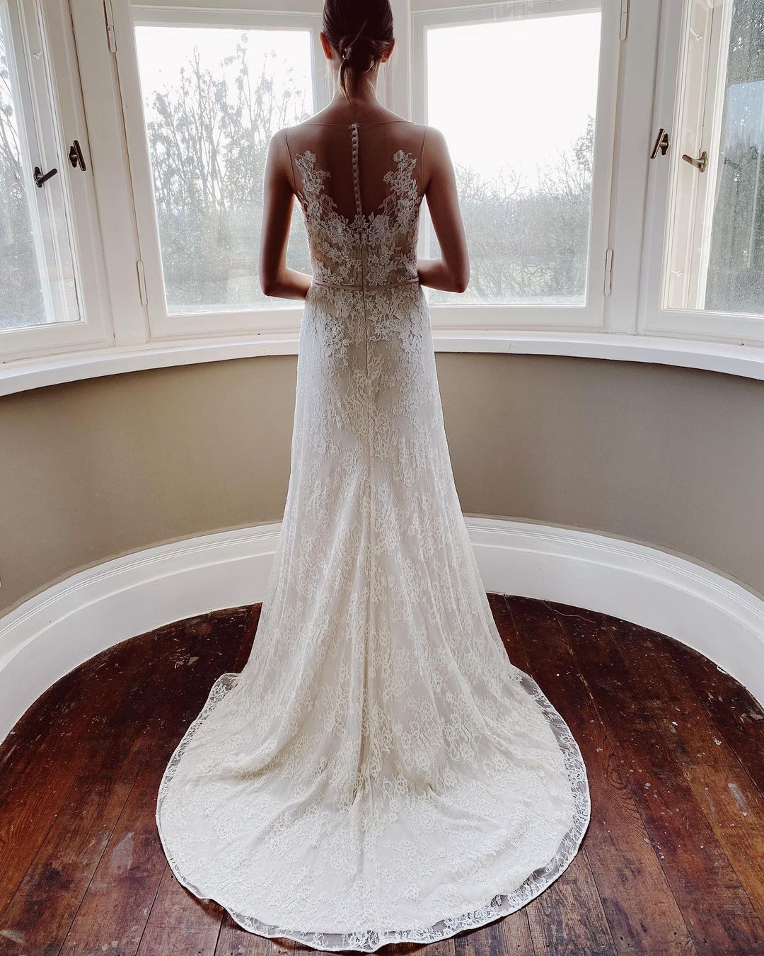 Mermaid Jewel Neck Sleeveless Sweep / Brush Train Lace Wedding Gown With Lace 2