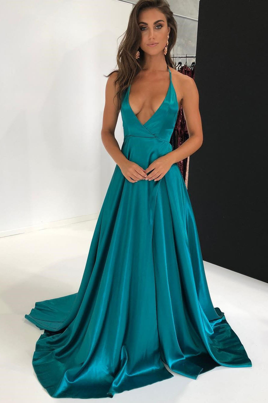 A-line Halter-neck Sleeveless Evening Dress With Court Train 4