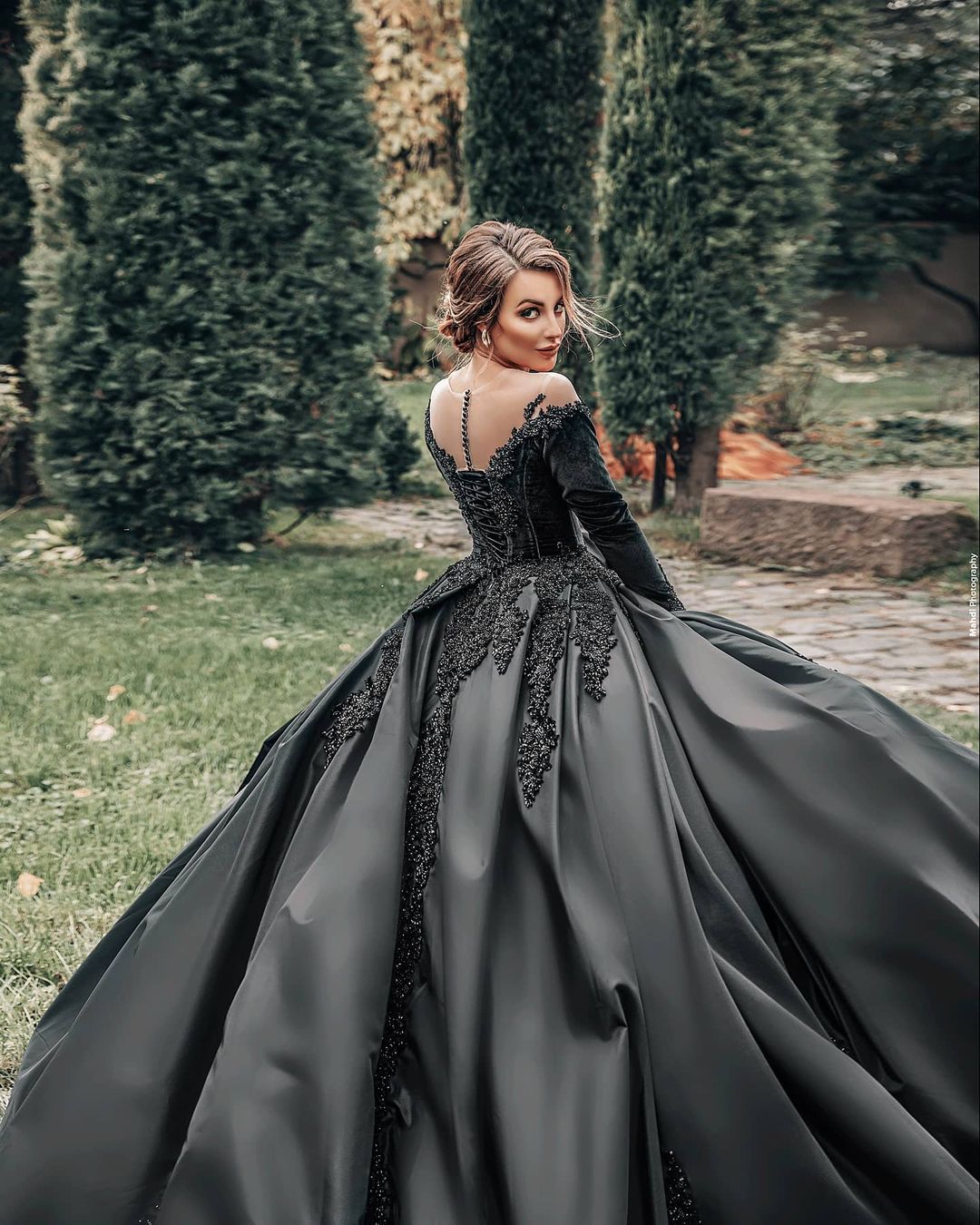 Sweetheart Neck Long Sleeves Chapel Train Satin Wedding Gown With Lace 2