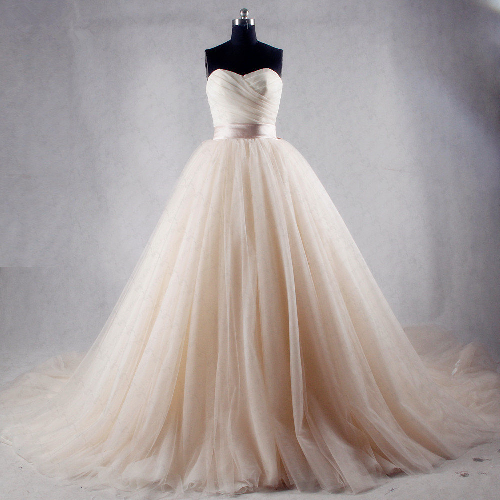 Ball Gown Strapless Sweetheart Neck Sleeveless Floor-length Tulle Wedding Gown With Ruffles 3