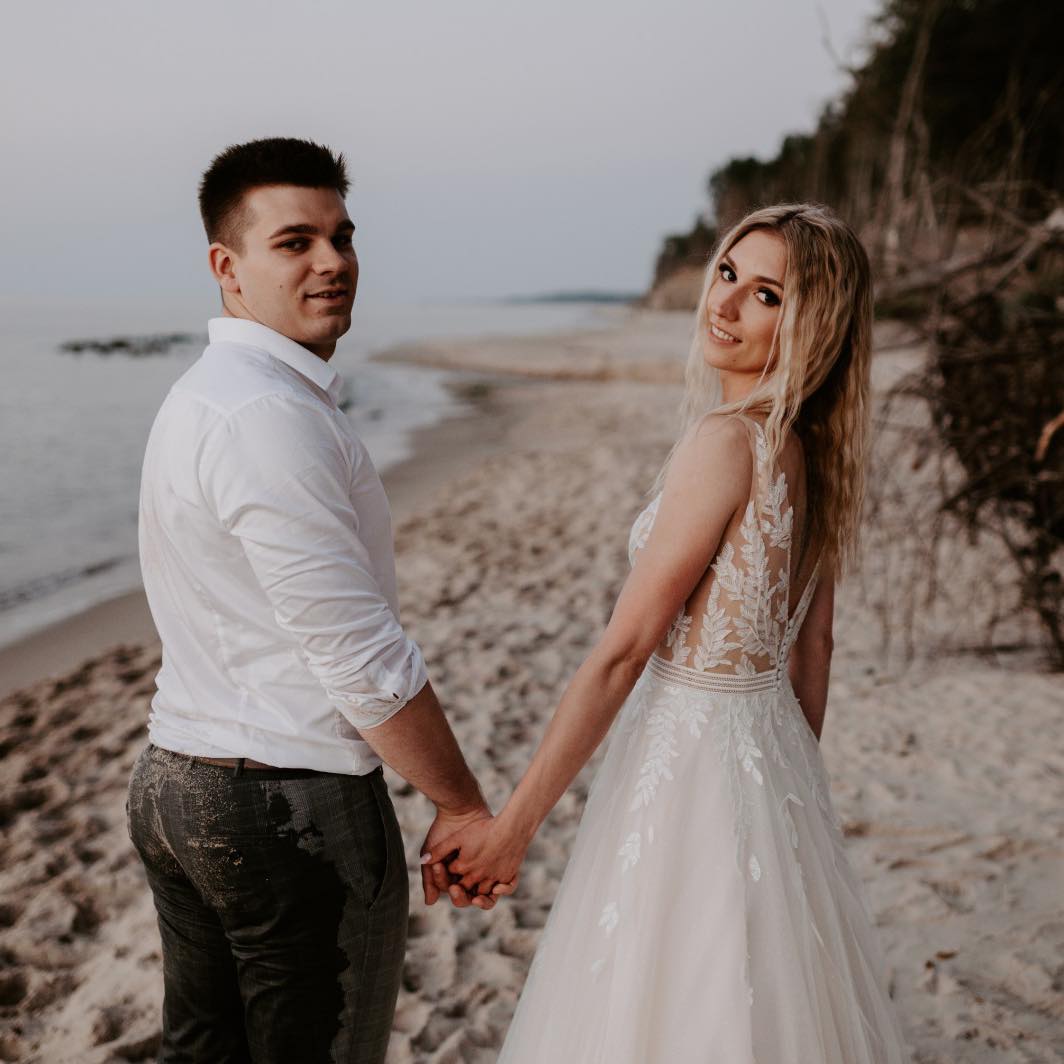 A-line Straps Sleeveless Chapel Train Tulle Bridal Attire With Appliques 3