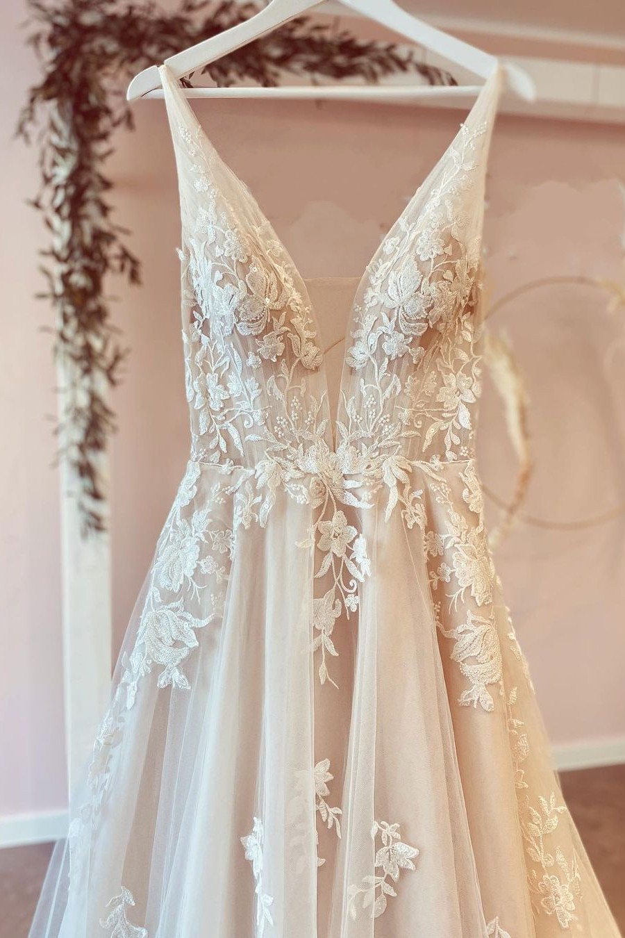 A-line V-neck Sleeveless Sweep / Brush Train Tulle Wedding Dress With Appliques 3