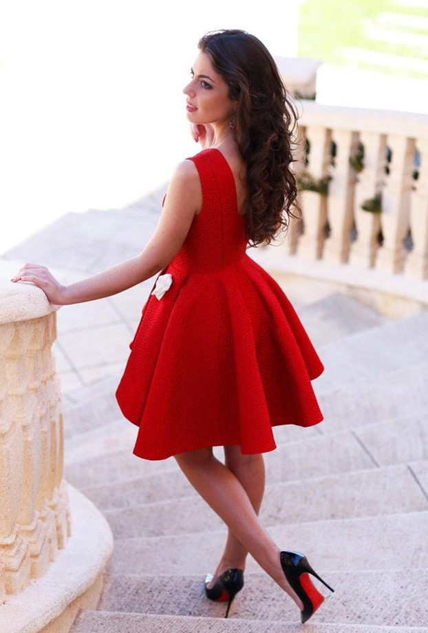 A-line Scoop Neck Sleeveless Mini Cocktail Party Dress With Appliques 2