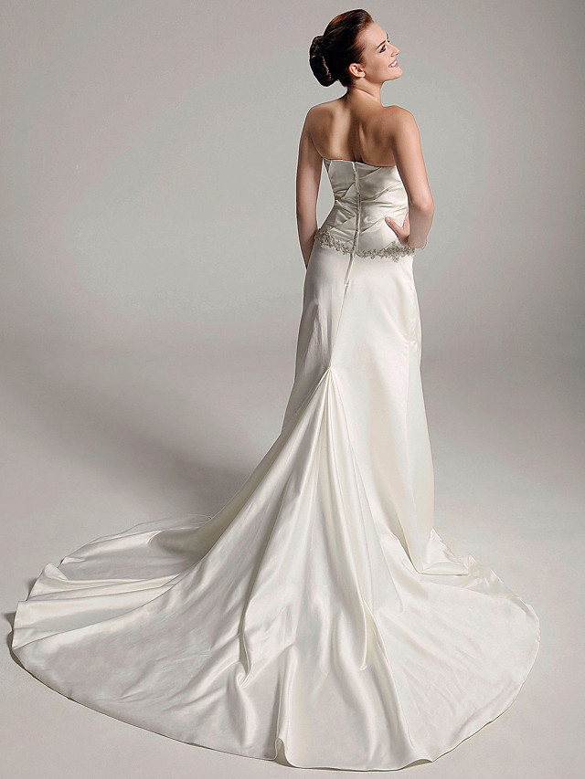 Column Strapless Sleeveless Tulle Bridal Gown With Court Train 3