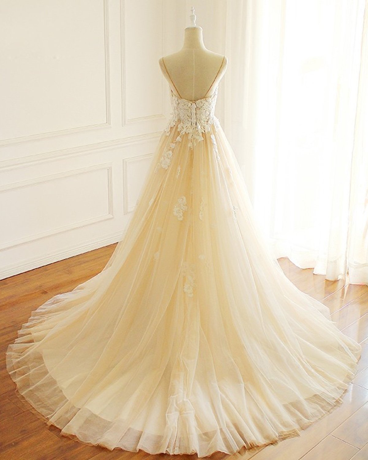 A-line Sweetheart Neck Sleeveless Floor-length Tulle Wedding Gown With Lace 2
