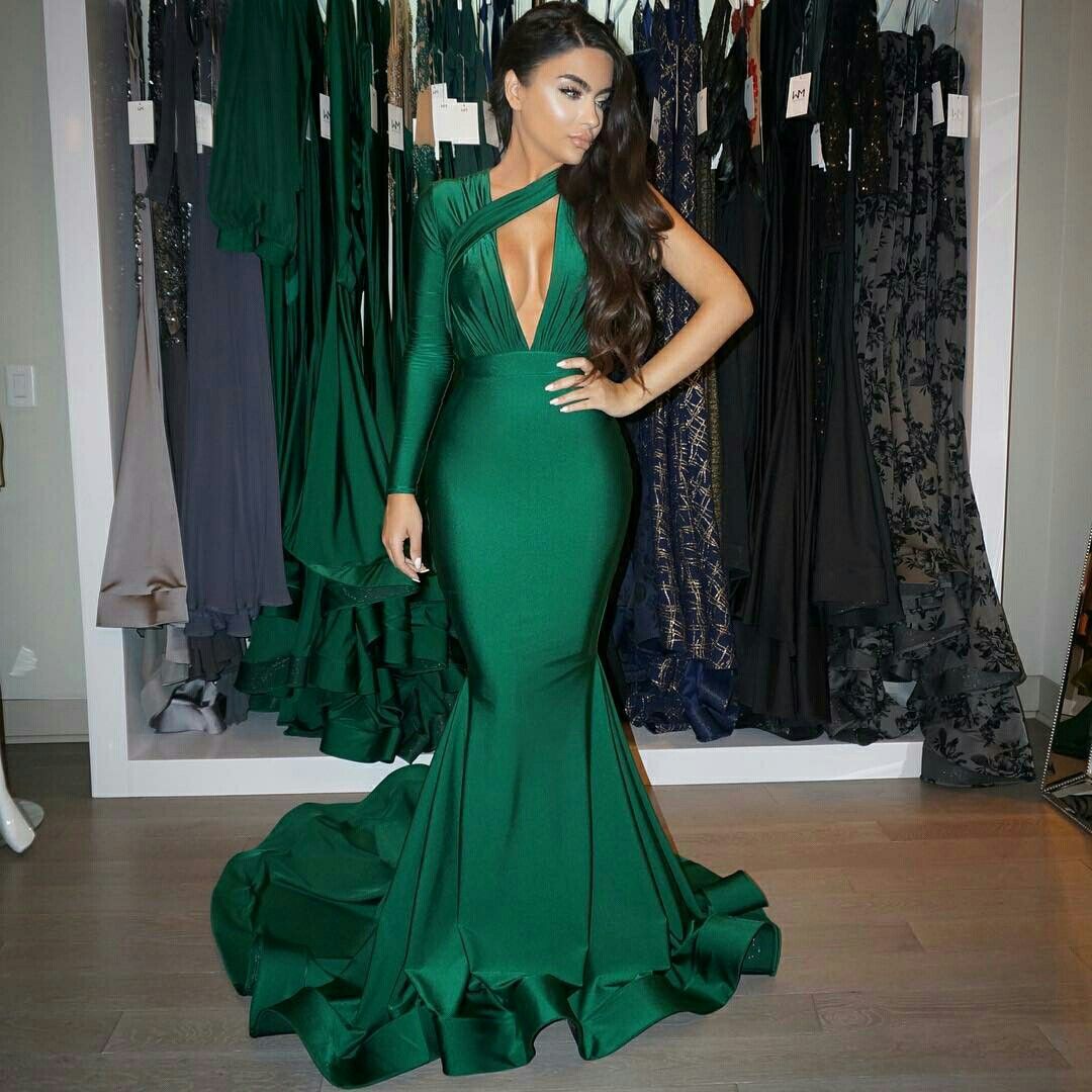 Mermaid Plunging Neckline Stretch Satin Evening Dress With Court Train 2