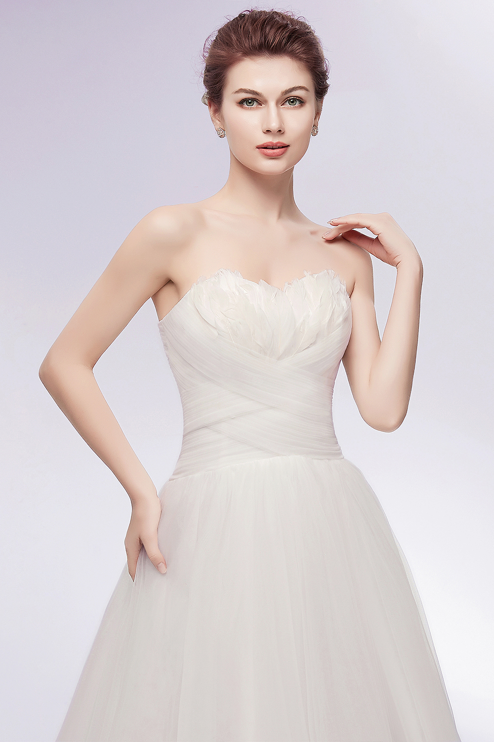 A-line Strapless Sweetheart Neck Sleeveless Chapel Train Tulle Wedding Gown With Feathers 4