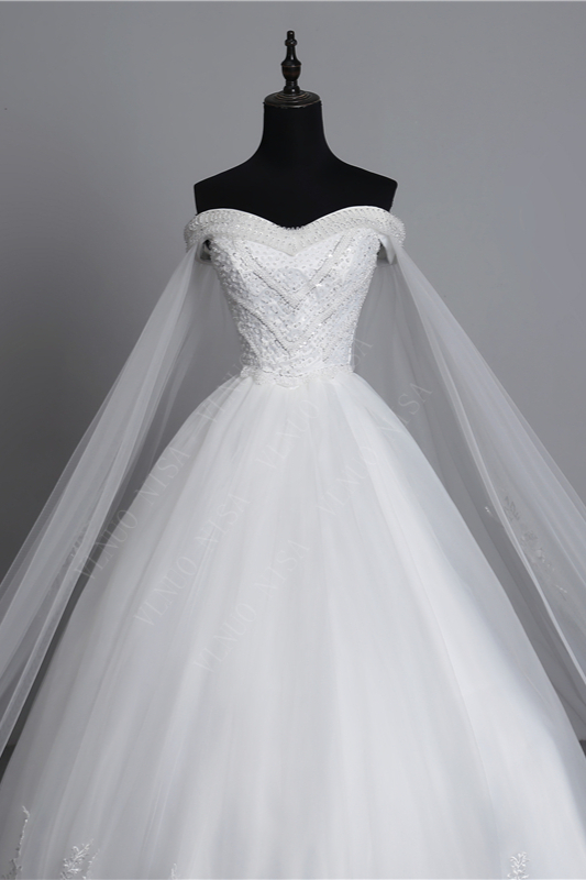 Ball Gown Bateau Neck Floor-length Tulle Wedding Dress With Appliques 5