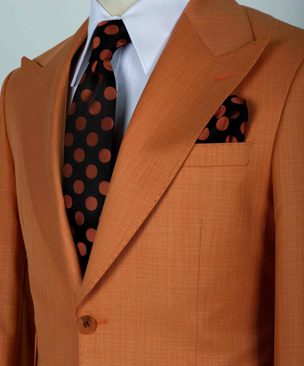 Orange Peaked Lapel Prom Men Suit with 3-Pieces 3