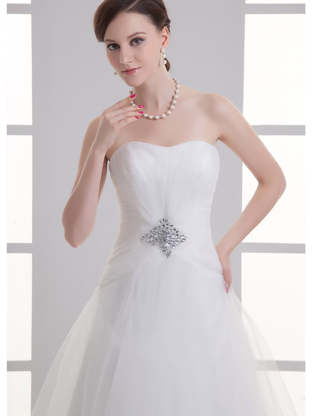 A-line Strapless Sweetheart Neck Sleeveless Chapel Train Lace Bridal Gown With Beading 5