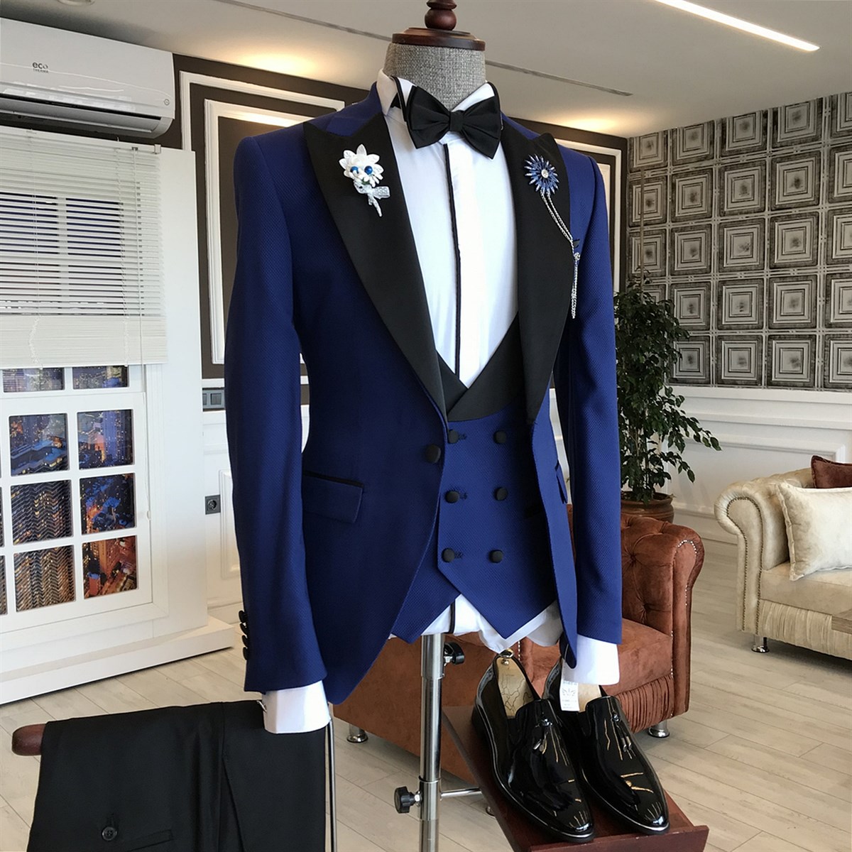 Dark Blue Peaked Lapel Men's Suit for Prom 2