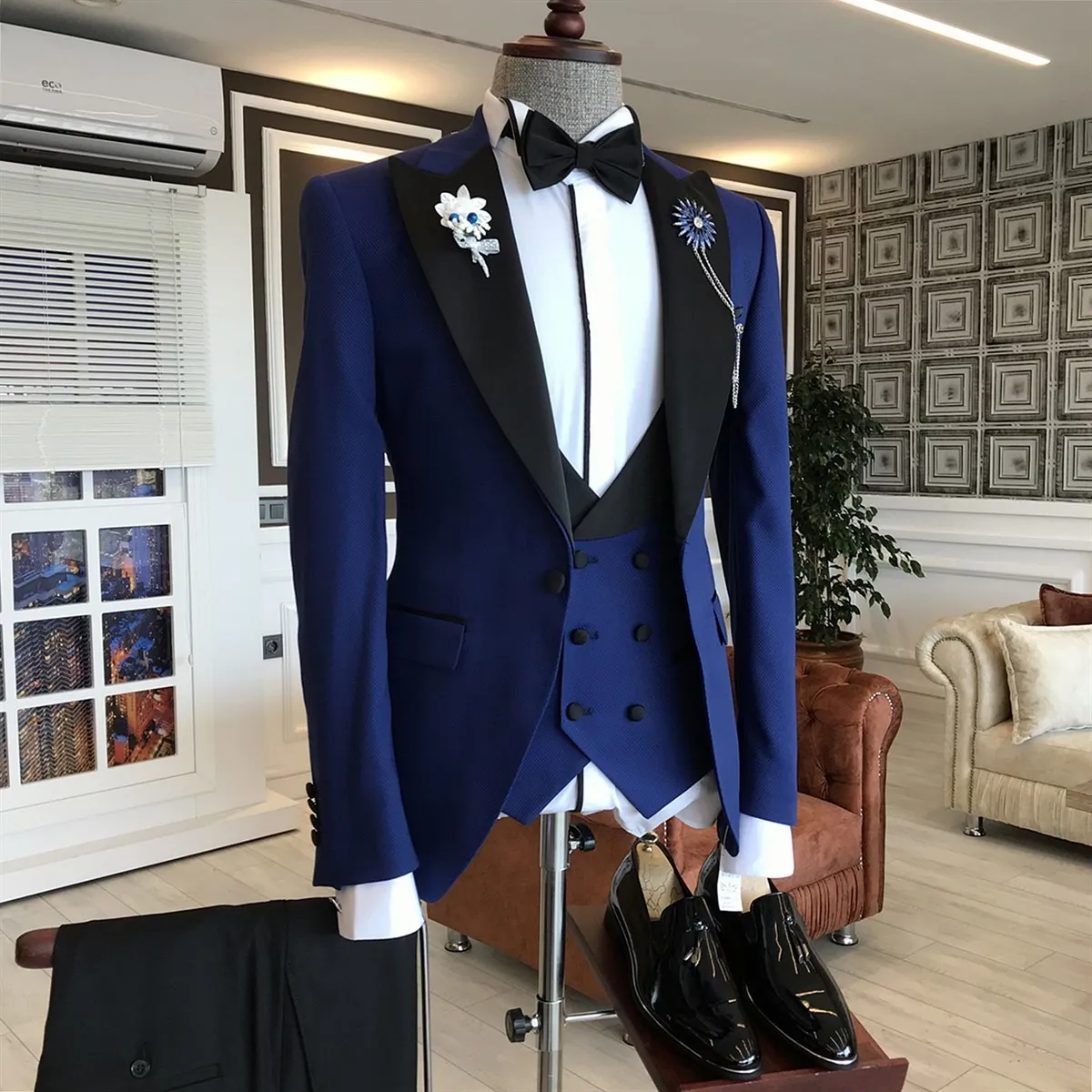 Dark Blue Peaked Lapel Men's Suit for Prom 2