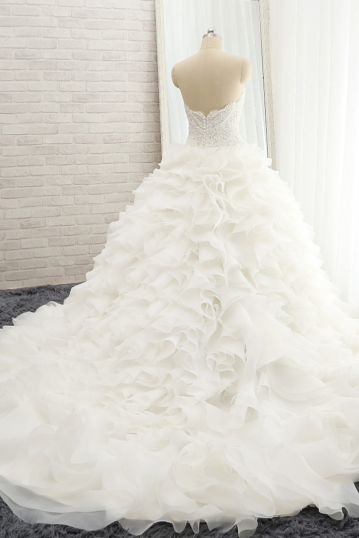 A-line Sweetheart Neck Court Train Tulle Bridal Attire With Appliques 2