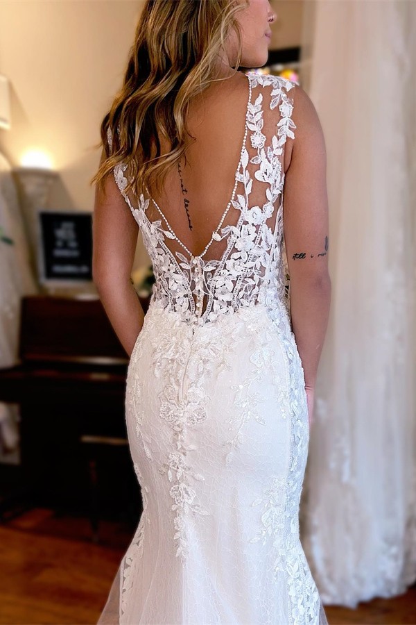 Valeria Plunging V-Neck Mermaid Lace Wedding Dress with Scalloped Train 3