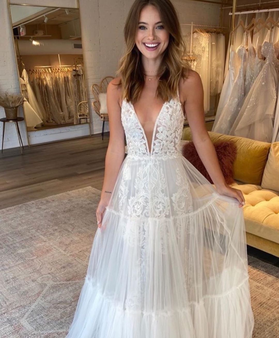 A-line Plunging Neckline Tulle Bridal Dress With Lace 2