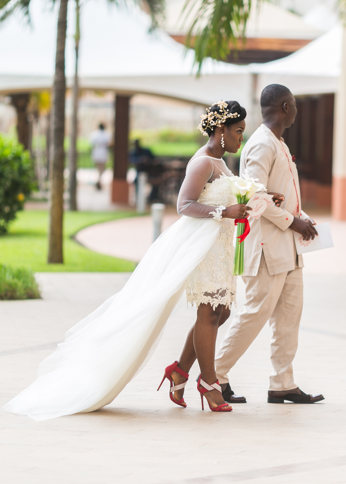 A-line Jewel Neck Sweep / Brush Train Tulle Bridal Gown With Lace 4