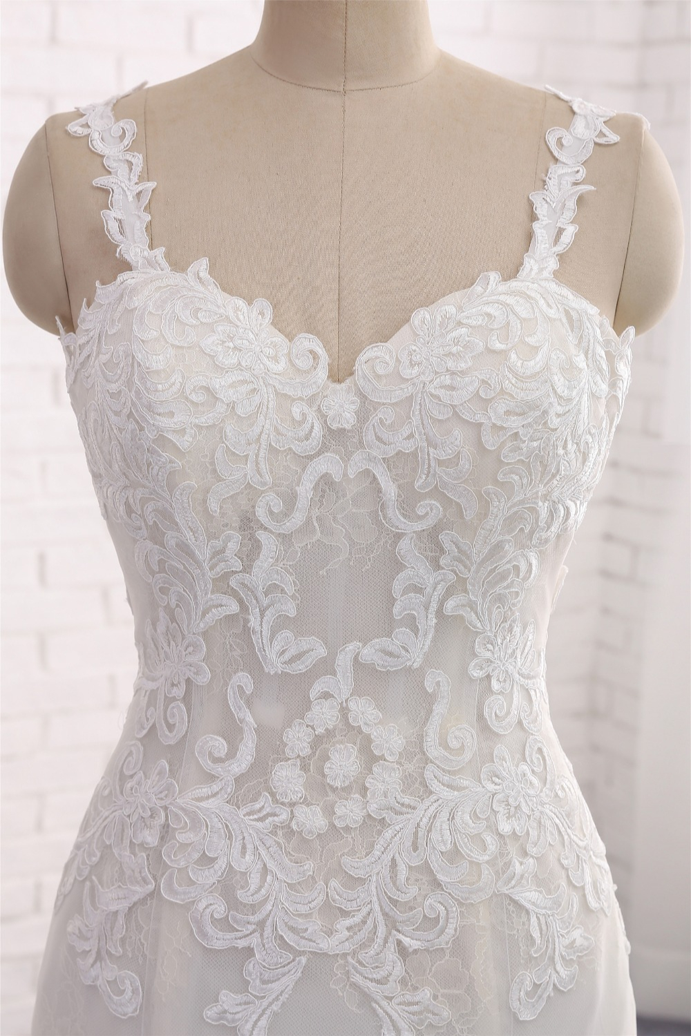 Mermaid Straps Sleeveless Court Train Tulle Wedding Gown With Appliques 4