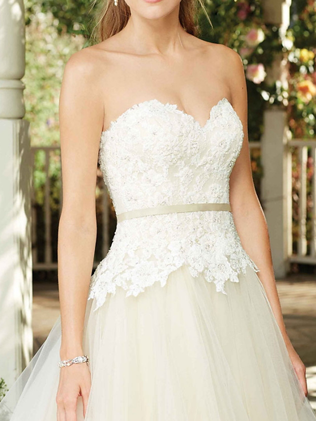 A-line Sweetheart Neck Sleeveless Tulle Bridal Gown With Court Train 3