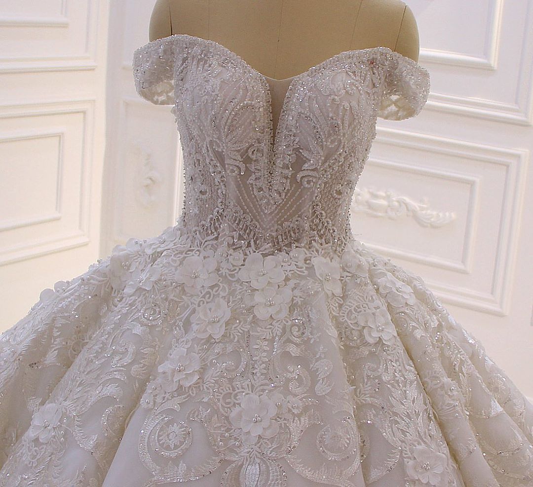 Off-the-shoulder Long Sleeves Court Train Tulle Wedding Gown With Lace 4