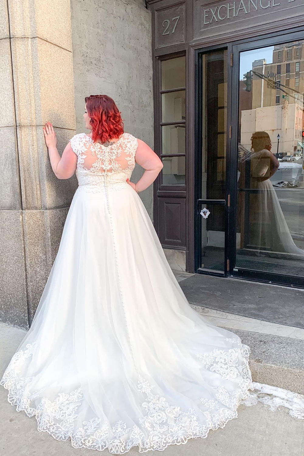 A-line Straps Sweetheart Neck Sleeveless Chapel Train Tulle Bridal Attire With Lace 2