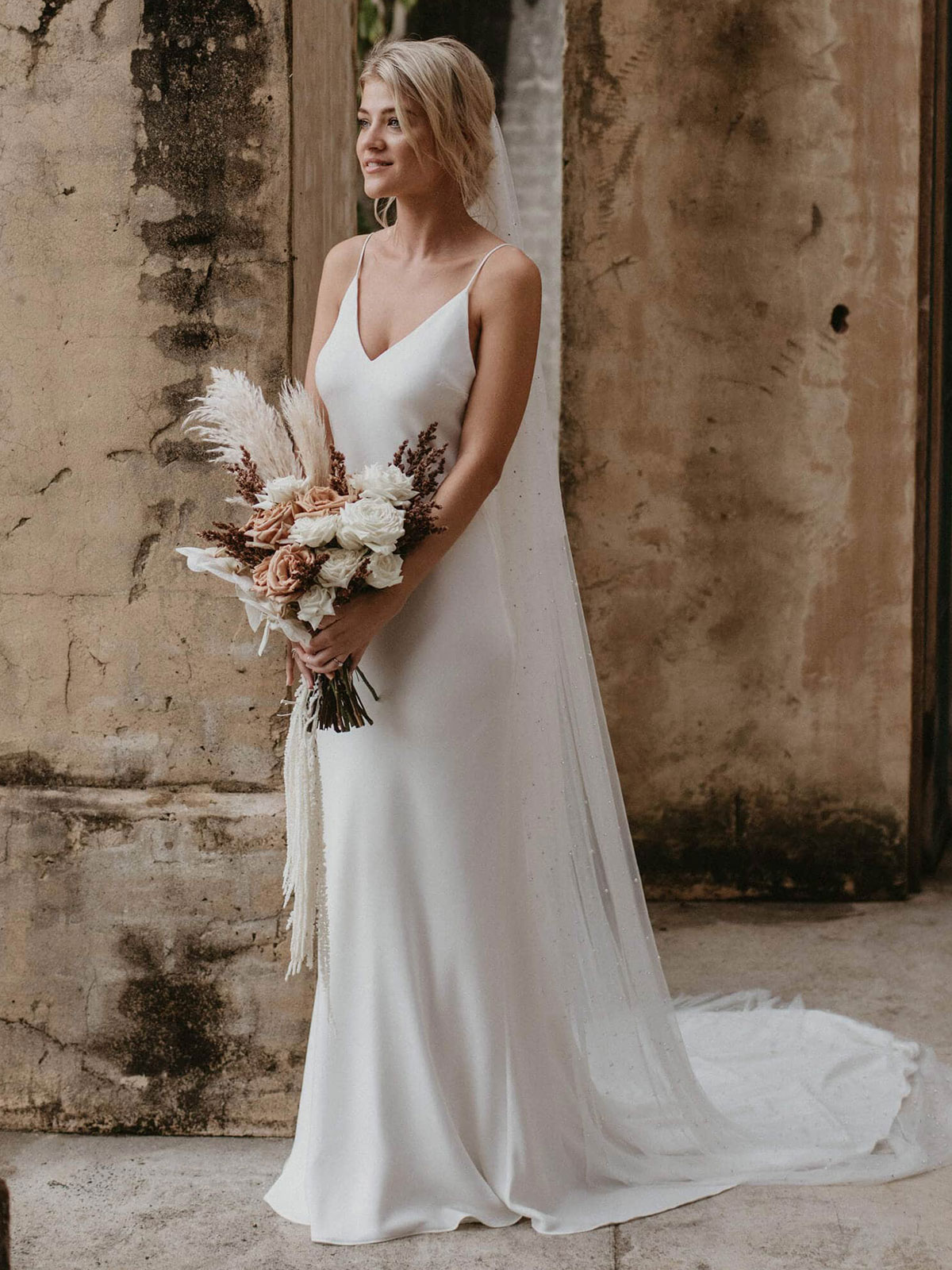 Column Straps V-neck Sleeveless Floor-length Wedding Dress 2