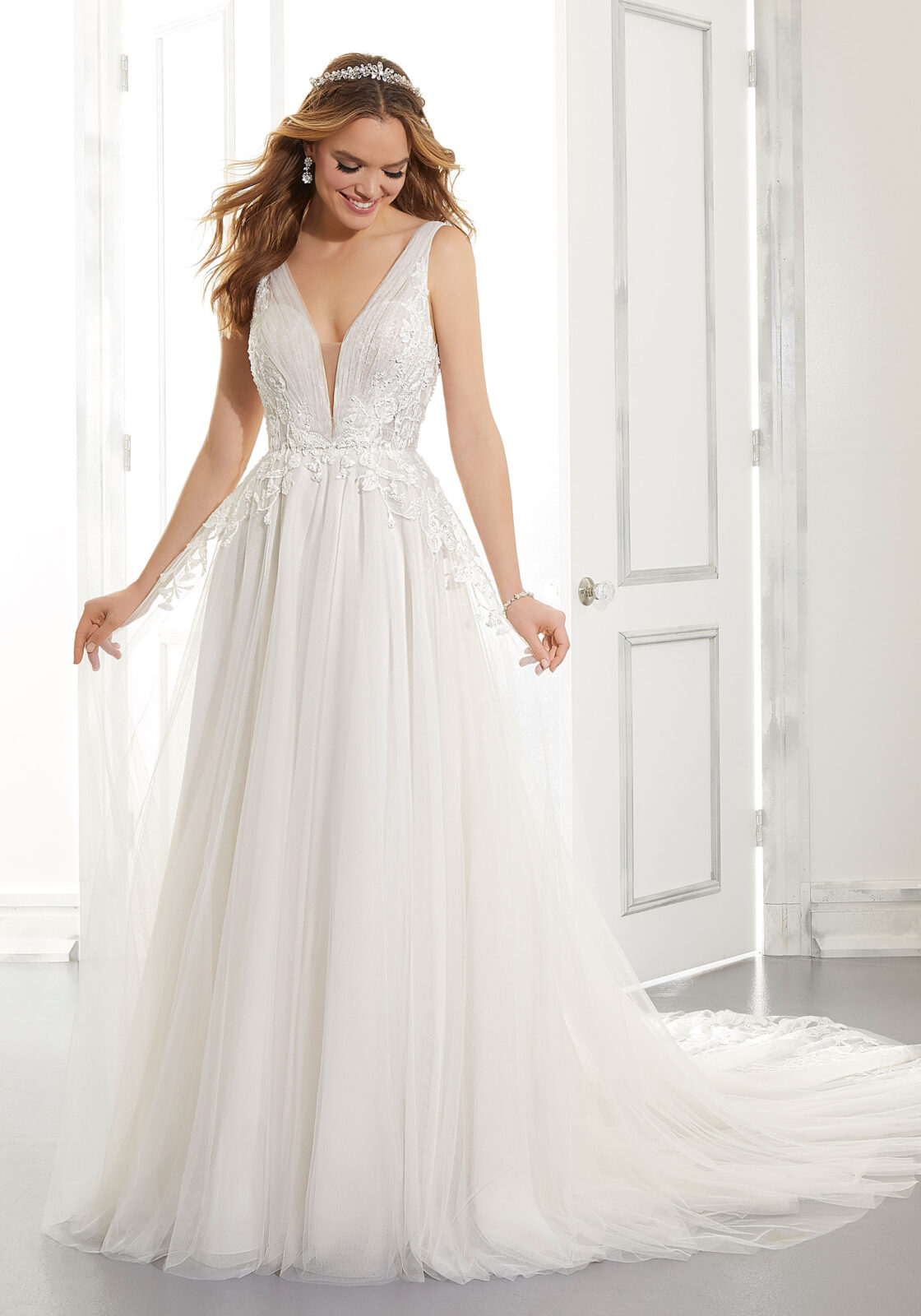 A-line V-neck Sleeveless Sweep / Brush Train Tulle Bridal Gown With Appliques 4