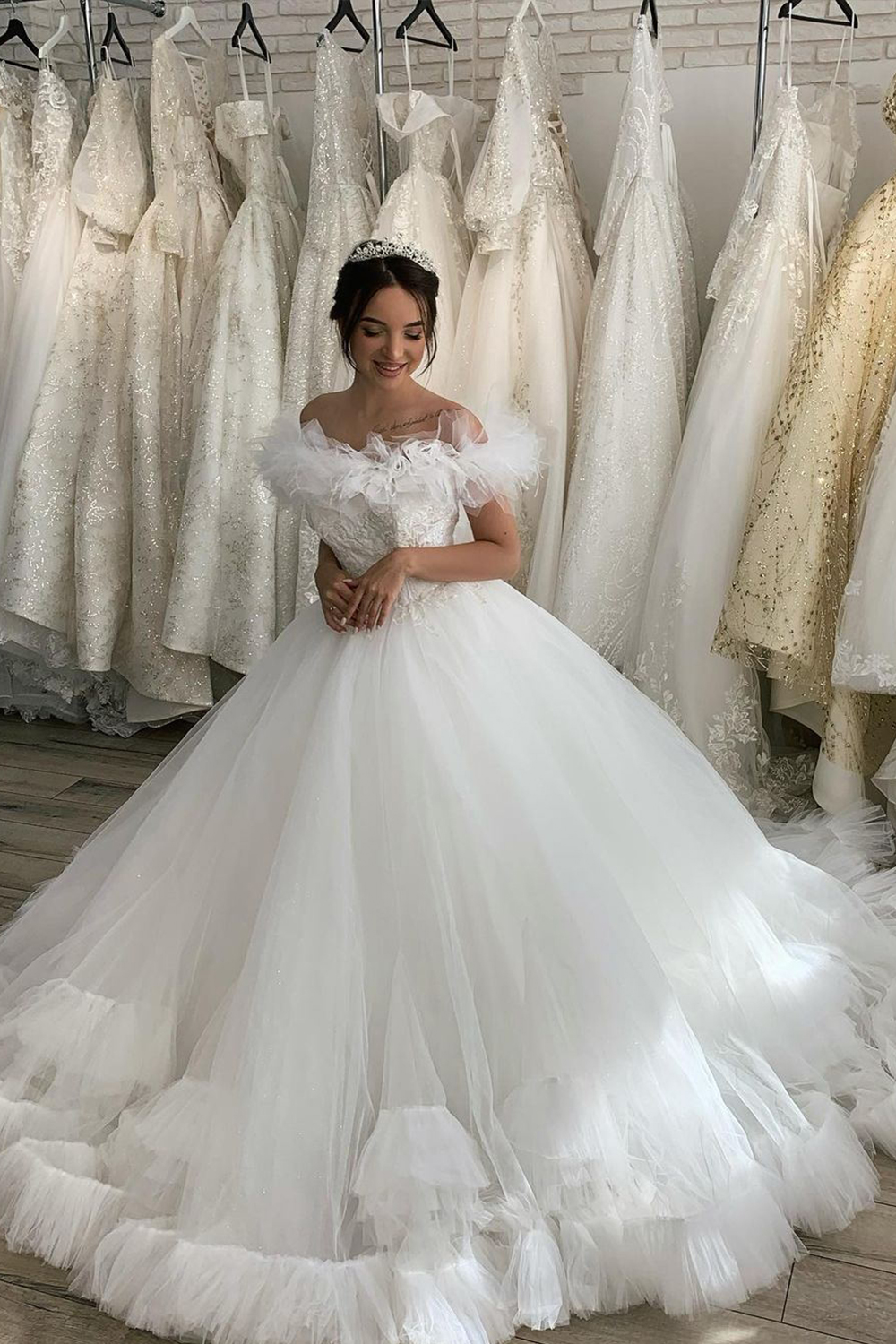 A-line Bateau Neck Cap Sleeves Chapel Train Tulle Bridal Attire With Lace 3