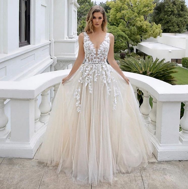 A-line V-neck Sleeveless Court Train Tulle Bridal Gown With Pearls 2