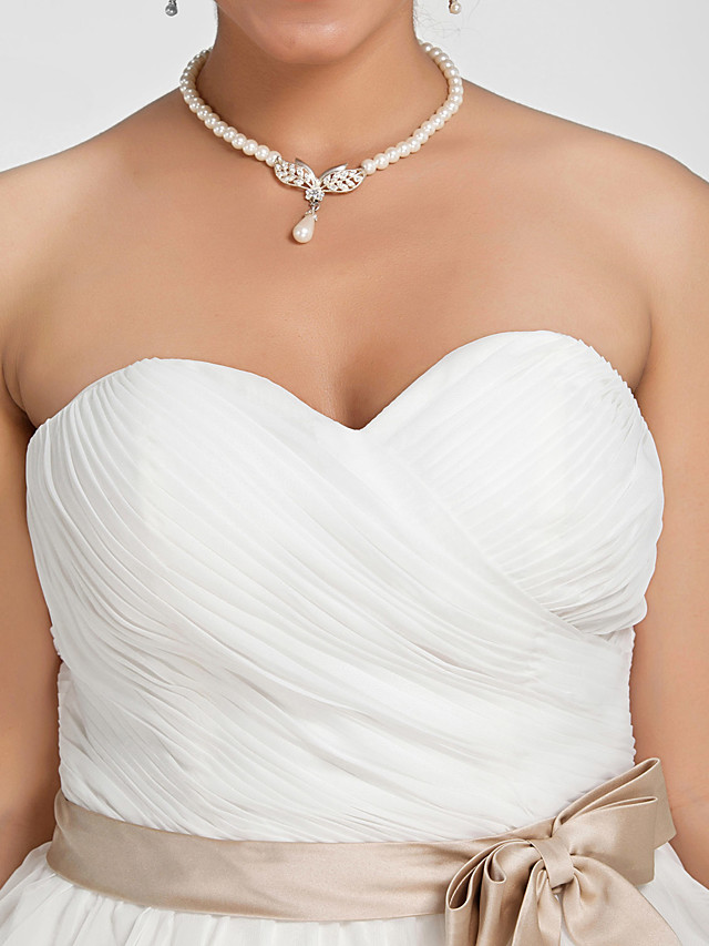 Ball Gown Strapless Sweetheart Neck Tulle Wedding Gown With Court Train 8