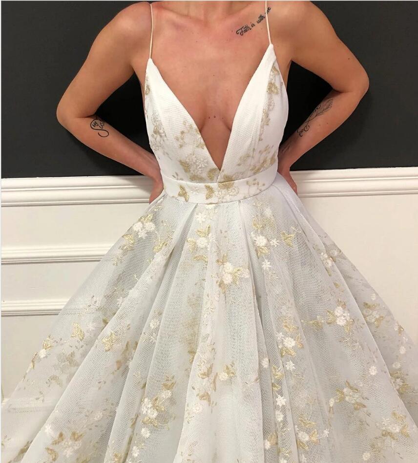 A-line Plunging Neckline Sleeveless Floor-length Tulle Evening Gown With Lace 2