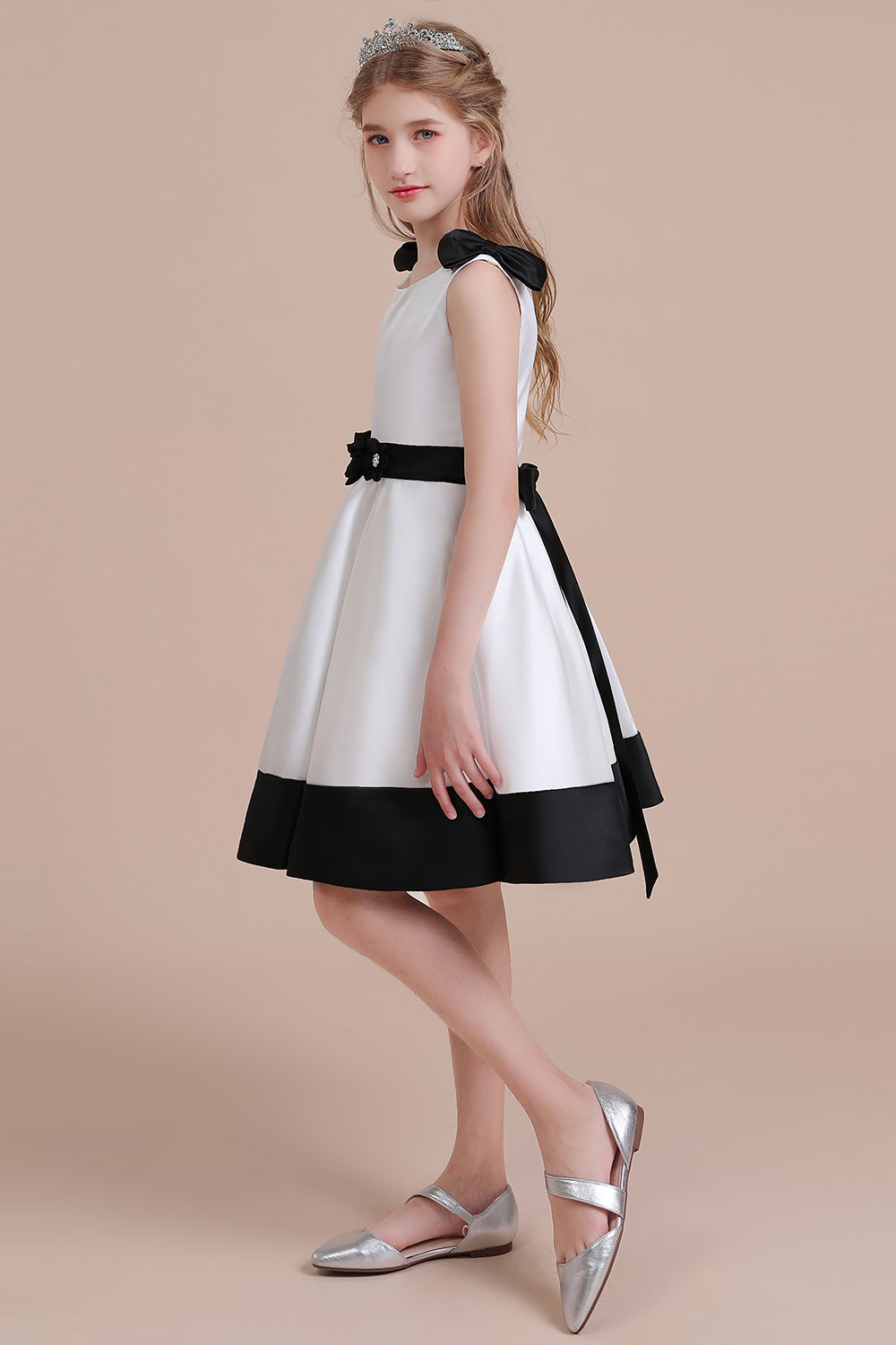 A-line Jewel Neck Sleeveless Knee-length Satin Flower Girl Dress With Rhinestone 3