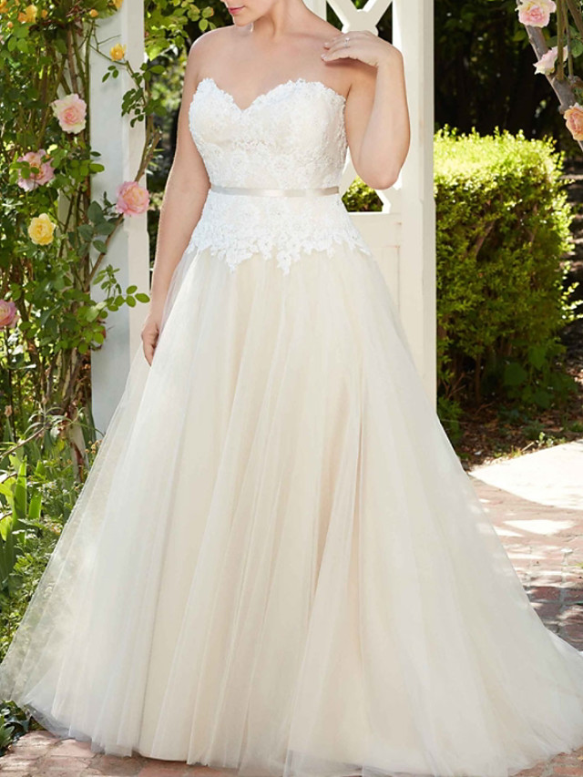 A-line Sweetheart Neck Sleeveless Tulle Bridal Gown With Court Train 4
