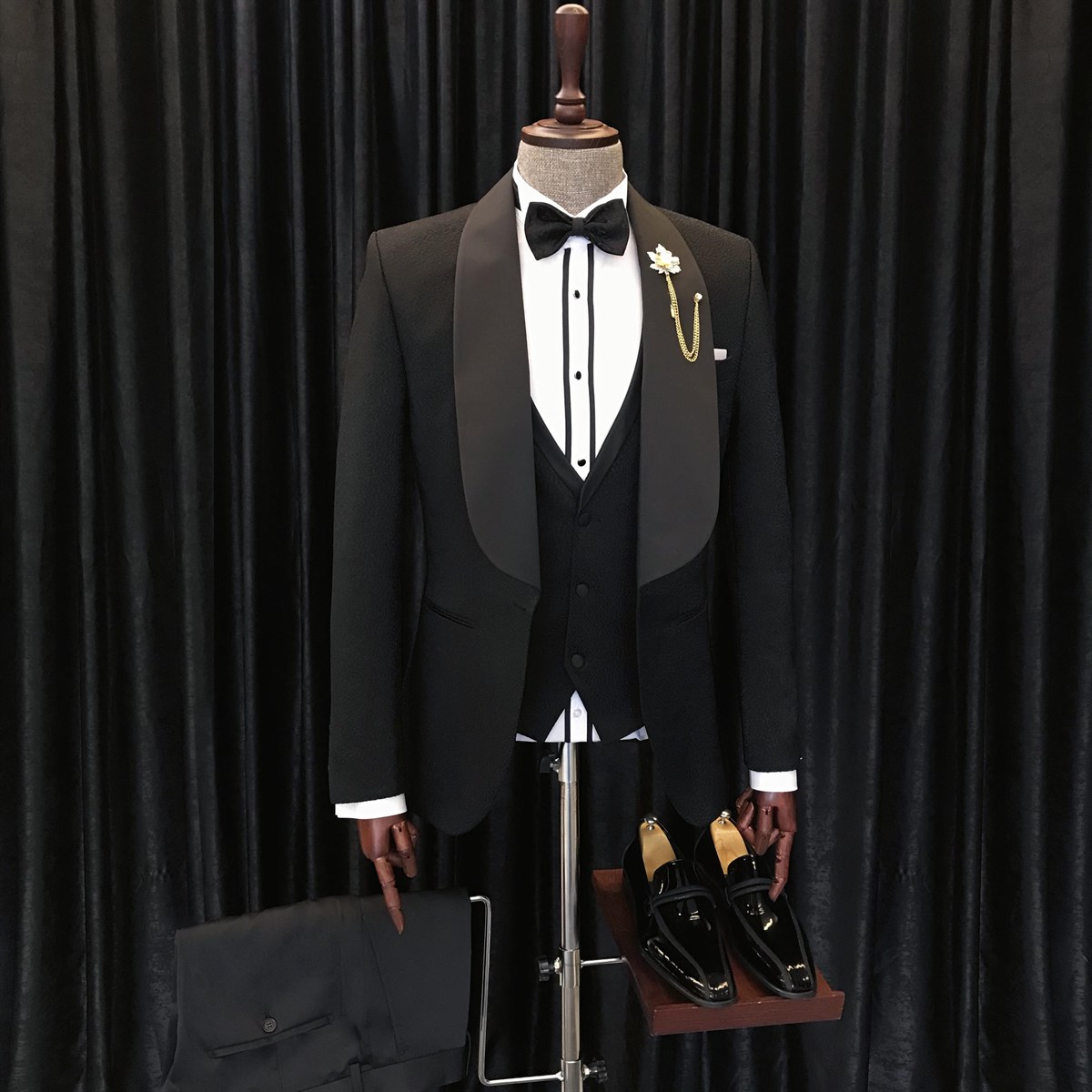 Black Shawl Lapel Wedding Men Suit 3
