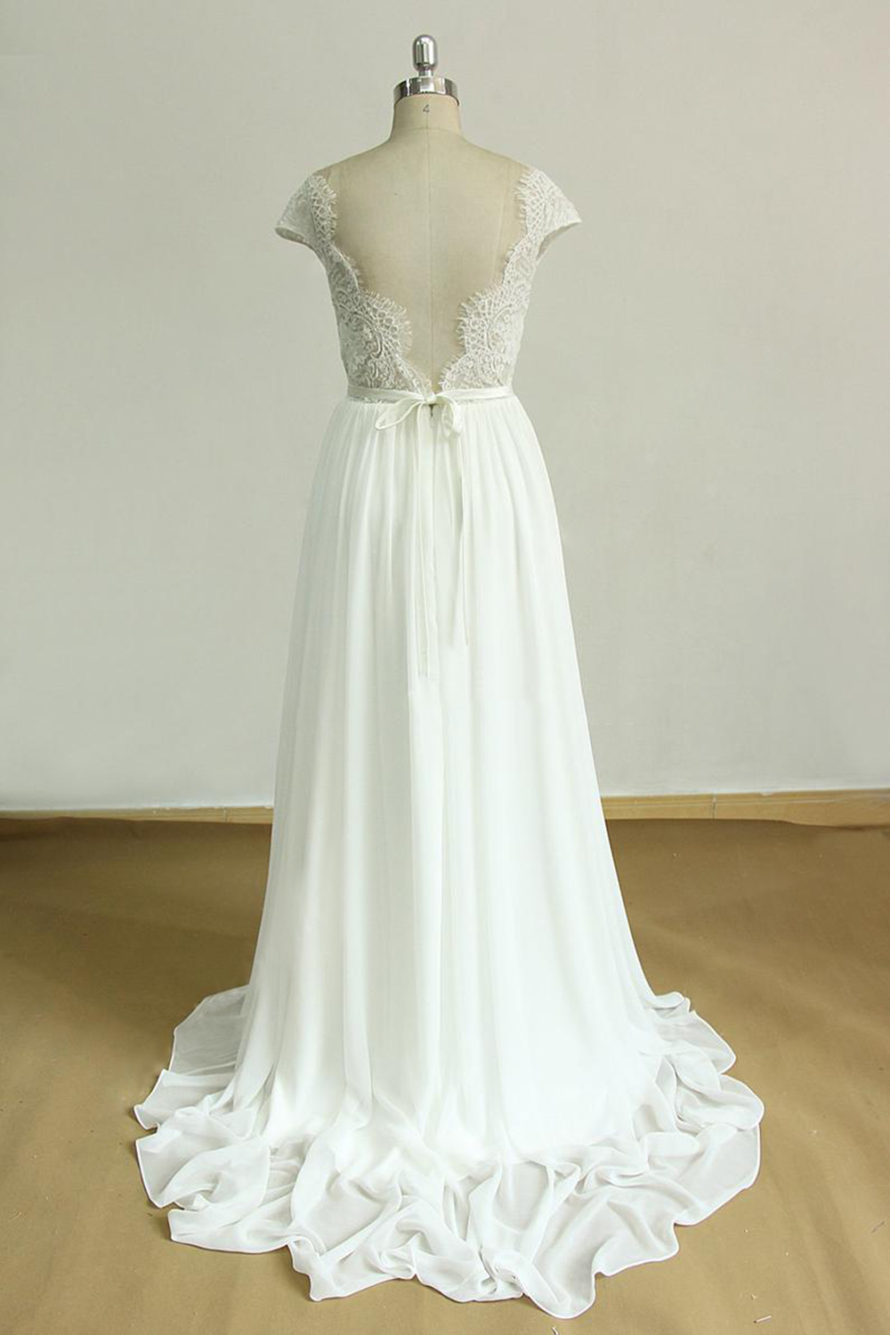 A-line Jewel Neck Short Sleeves Floor-length Tulle Wedding Dress With Lace 2