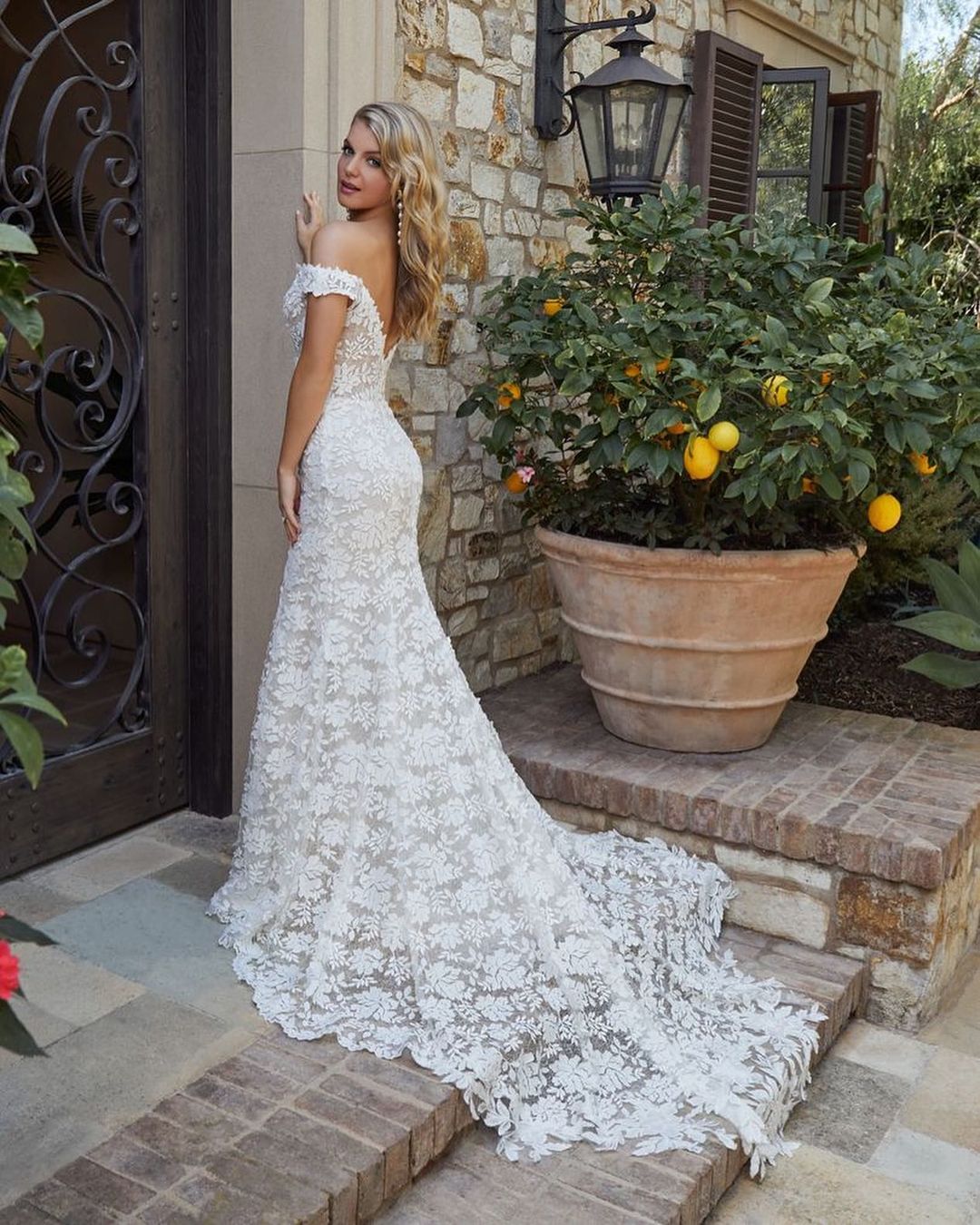 Mermaid Sweetheart Neck Sleeveless Chapel Train Lace Bridal Dress With Lace 2
