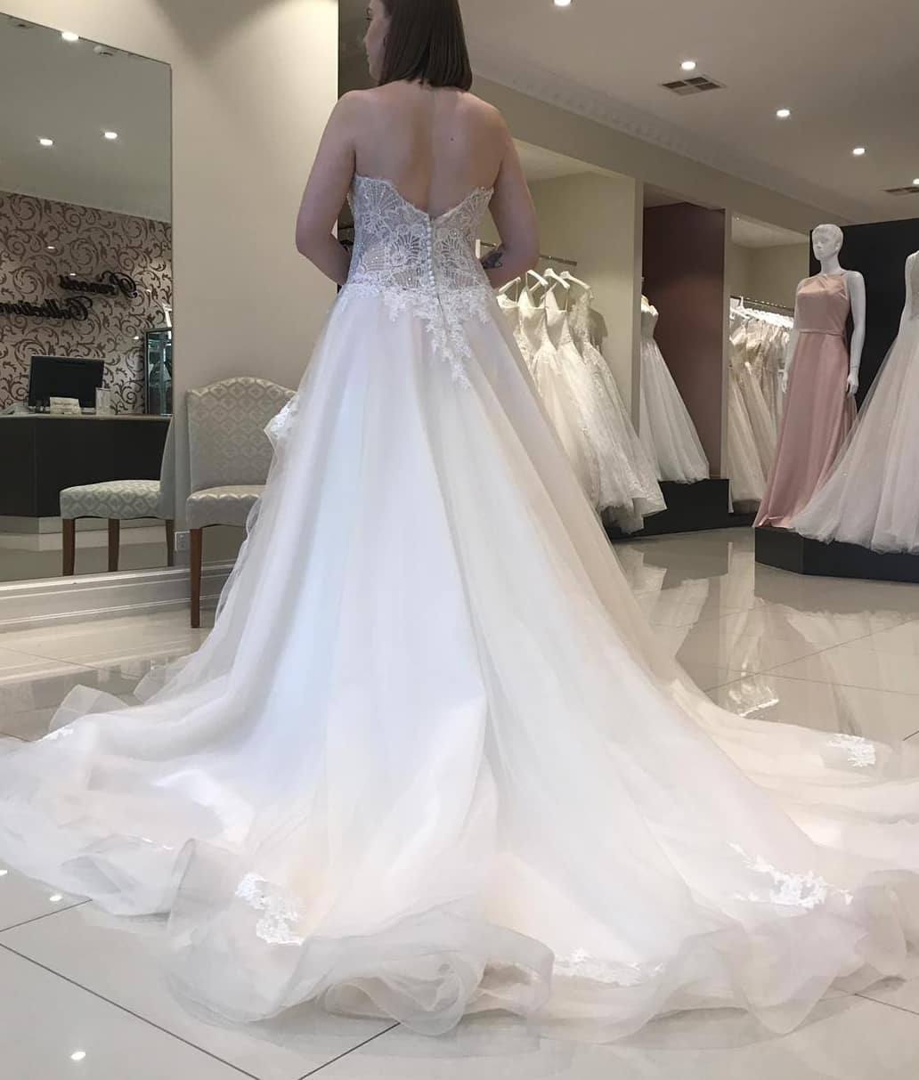 A-line Sweetheart Neck Sleeveless Sweep / Brush Train Lace Bridal Gown With Lace 2