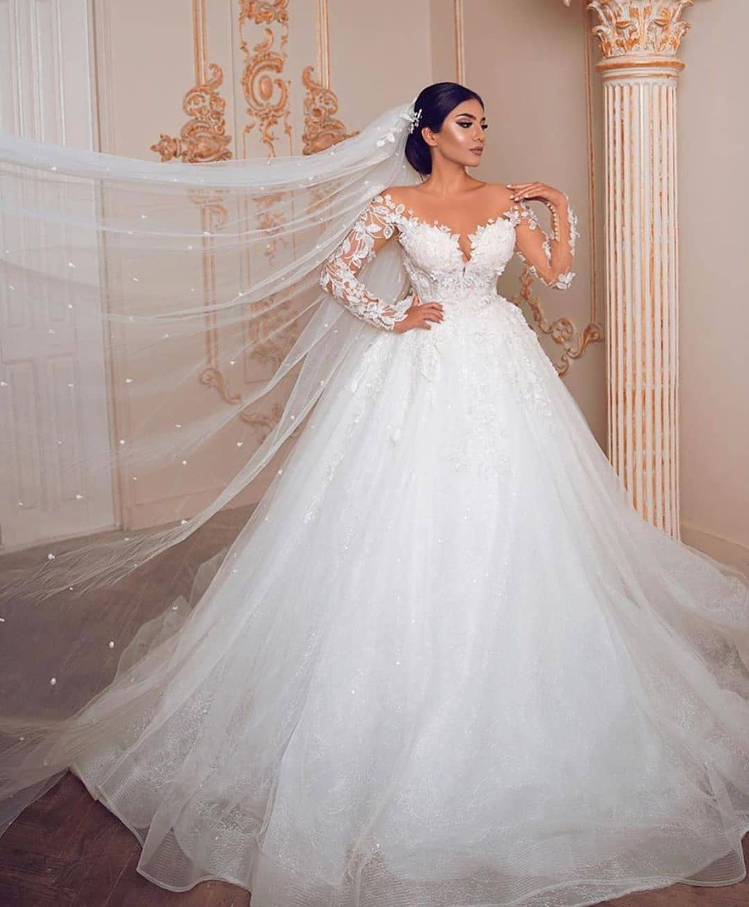 Ball Gown Jewel Neck Long Sleeves Court Train Tulle Bridal Gown With Lace 2