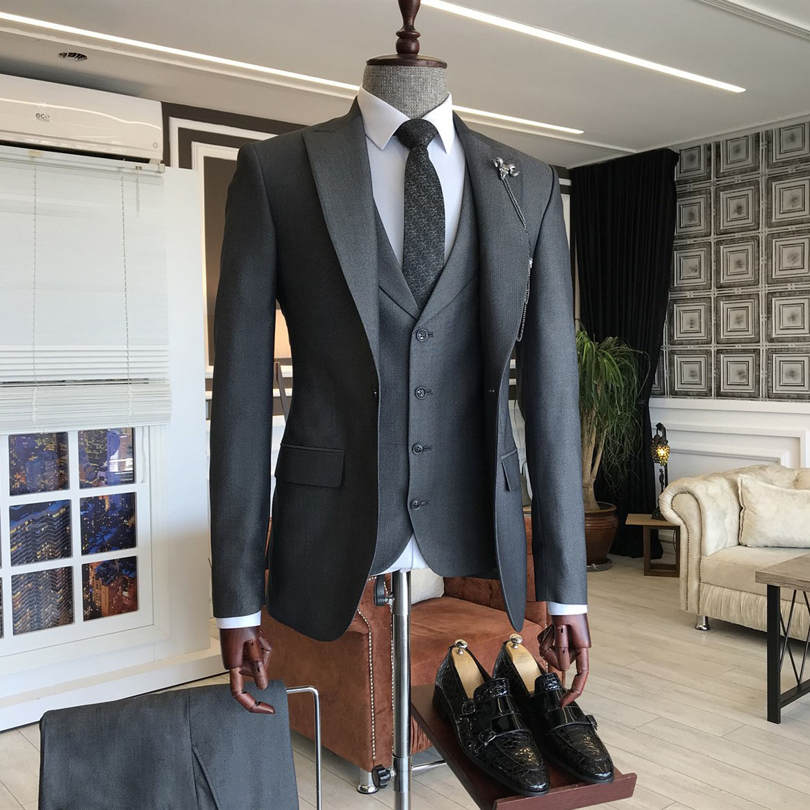 All Black Formal Business Suit with Peaked Lapel 2