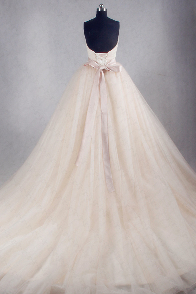 Ball Gown Strapless Sweetheart Neck Sleeveless Floor-length Tulle Wedding Gown With Ruffles 2